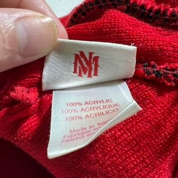 Mitchell & Ness Atlanta Hawks Beanie Red Black Yellow Geometric Pom Hat KN50Z - Picture 8 of 9